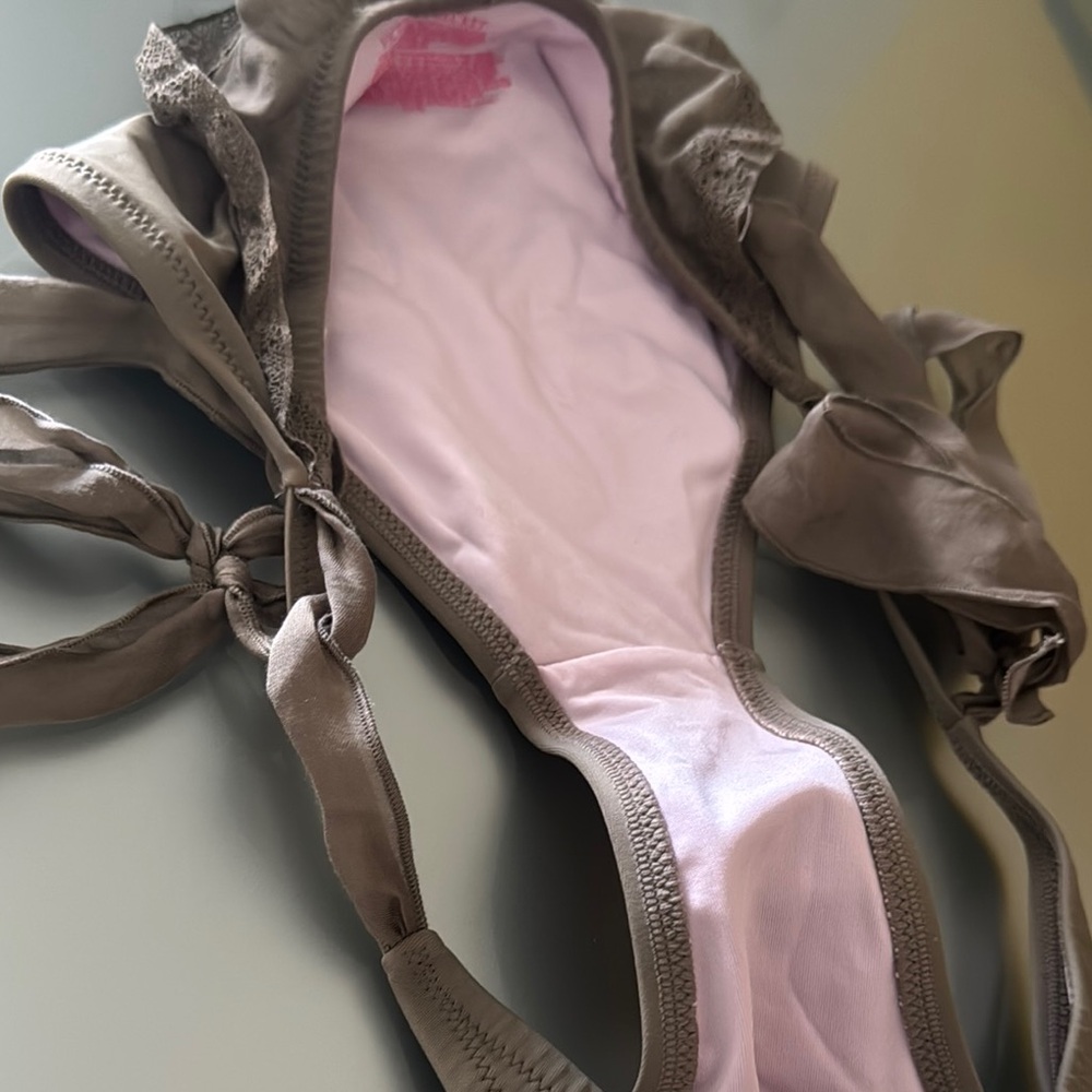 Victoria's Secret Taupe Ruffle Bikini Top - Picture 7 of 15